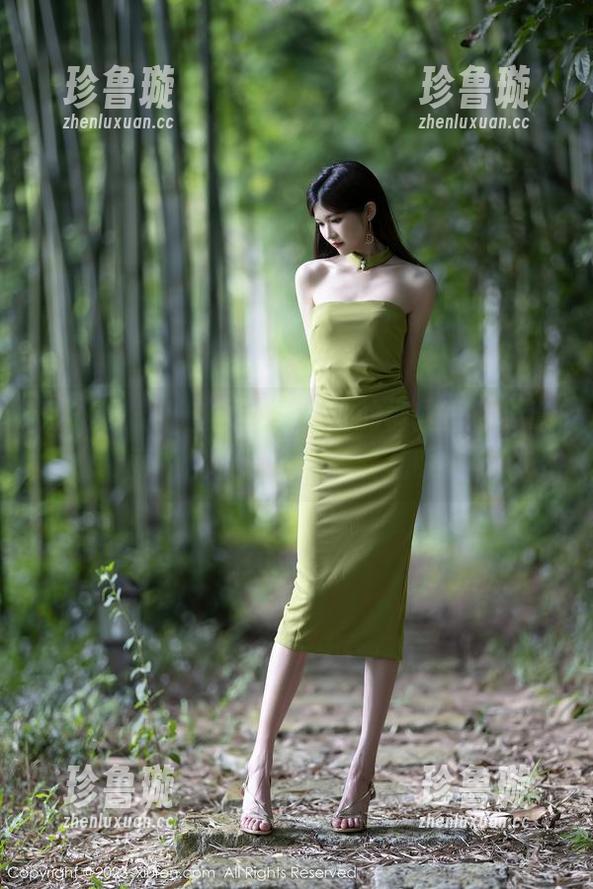 秀人网 - 小魔女奈奈和她的裤里丝，无意间的优雅让人想多看几眼。