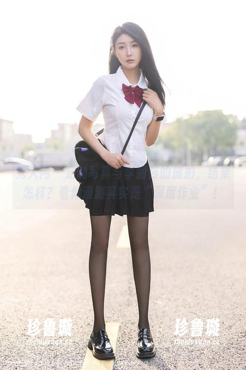 秀人网-李丽莎 秀人网 - 定制写真与李丽莎的旅拍,结果怎样?看似漫游其实是“深度作业”!