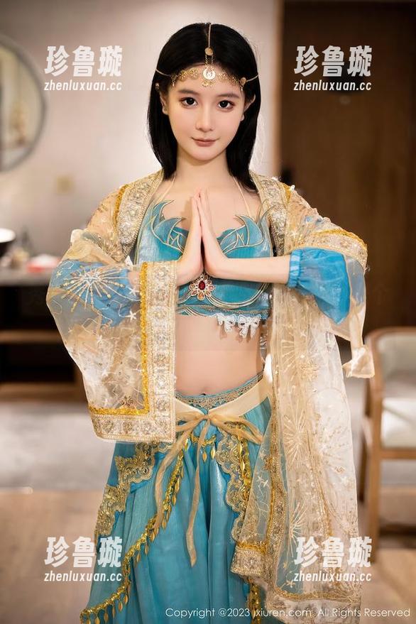 秀人网-汁汁 秀人网 - 当汁汁遇上套装:这私拍可是个别致的组合!