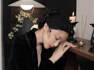 秀人网 – 教室里的玉兔miki：这里的图片资源比任何夏令营都精彩！