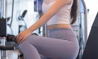 秀人网 – 米妮大萌萌的白色美图-是某种性质的空灵吗？