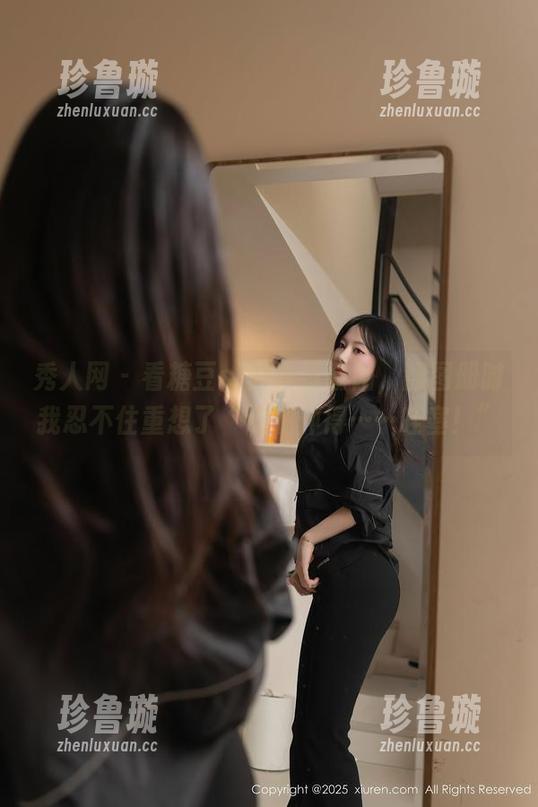 秀人网-糖豆sisi 秀人网 - 看糖豆sisi去练瑜伽,翻图册时我忍不住重想了“这腿伸得……哇塞!”