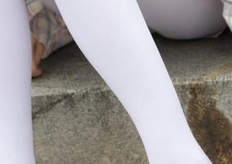 紧急企划 – 写真探索：宅家也是赛道，奶昔的居家绿背心何其舒适。
