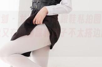 紧急企划 – 龙崎聆音高跟鞋私拍图集，哎呀，我又在想脚踝和鞋子不太搭边的组合呢。