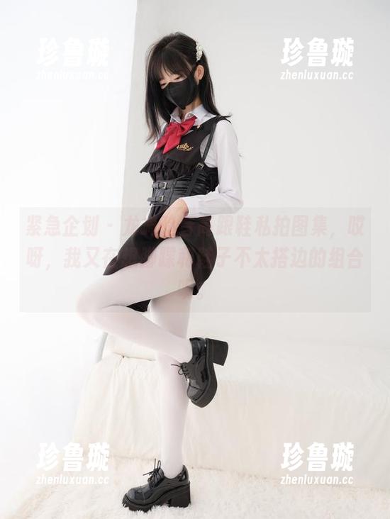 紧急企划-龙崎聆音 紧急企划 - 龙崎聆音高跟鞋私拍图集,哎呀,我又在想脚踝和鞋子不太搭边的组合呢。