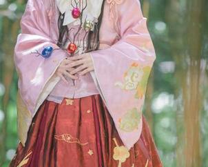 高清观察：花柒Hana的女孩套图，画面里的HQ模特跟日常一样吗？
