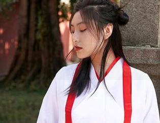 蜜桃社 – 在Gina的作品中追寻透明，原图竟有种想靠近的错觉。