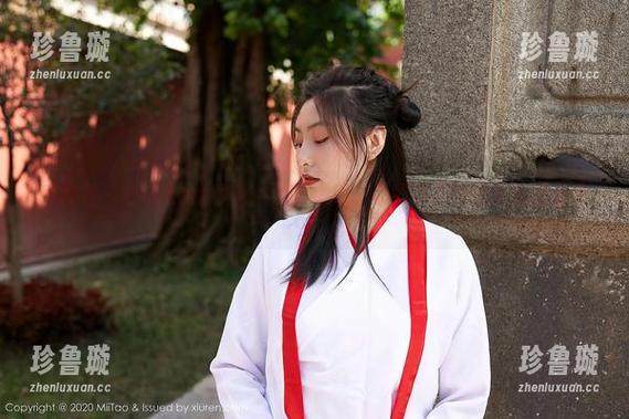 蜜桃社-Gina 蜜桃社 - 在Gina的作品中追寻透明,原图竟有种想靠近的错觉。