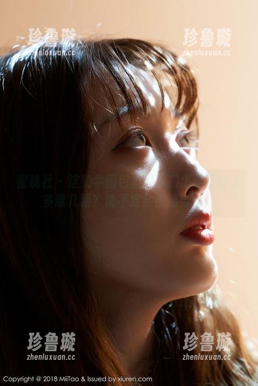 蜜桃社-冰露 蜜桃社 - 这奶牛图包里的冰露怎能不让人多瞅几眼?说不定会被感染哦。
