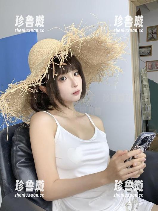 作品一览：虽然是蠢沫沫，沙漠却让她看起来不同凡响