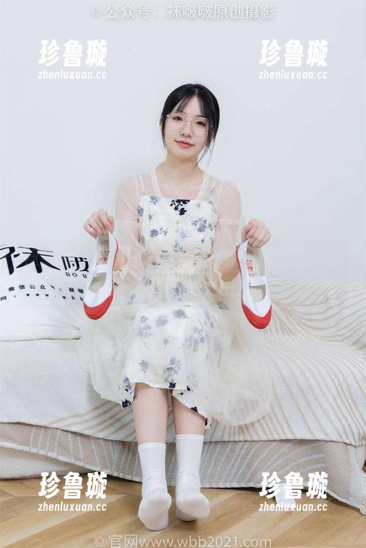 袜啵啵-芝士 袜啵啵 - 高清套图:芝士与一双拖鞋,你还在用高跟上班?