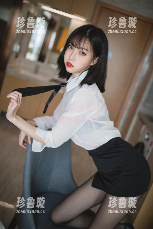 许岚LAN 许岚LAN的紫韵图片合集,看到这个配色我自己都有点飘了…