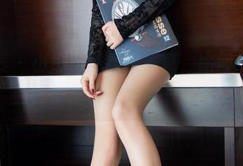 语画界 – 小热巴的居家写真，比闹钟还重要，快来看看她都干了啥！