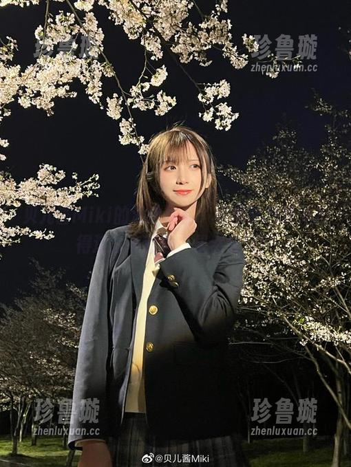 贝儿酱Miki的海边作品，竟然能把沙滩拍得这么有意思，果然会玩！