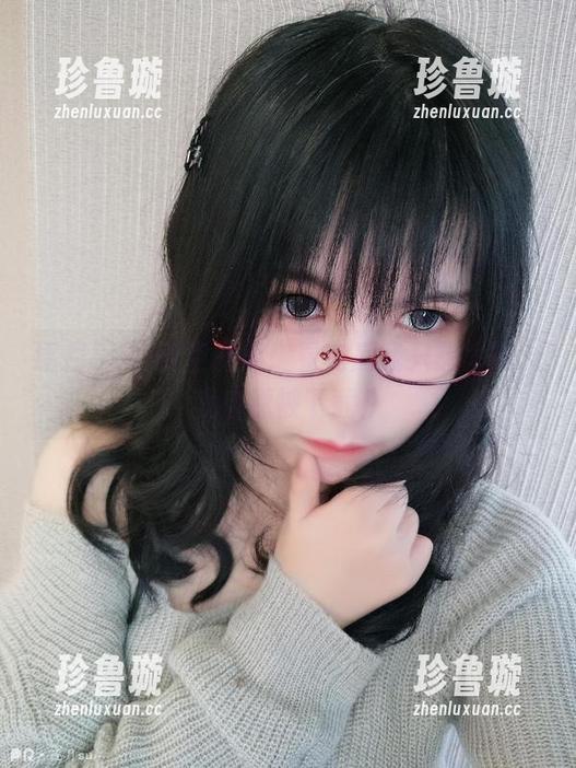 逐月Su的镂空图集：看完后我只想大喊，我自愿被下载！
