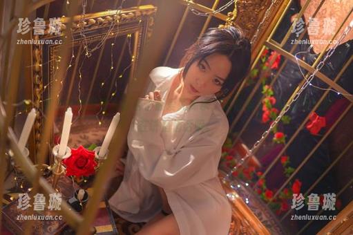 怪不得大家都说青水百合子最爱死库水，这合集里的每张图片都在讲悄悄话呢。