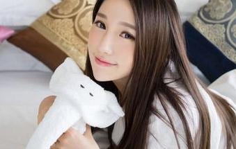 青豆客 – 琪琪qlql的摄影师真的太会选色了，这本白色写真集值得分享和借鉴，给我打个分吧。