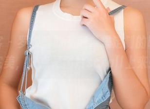 青豆客 – 罗婉莹的美腿，是定制的吧，太完美，快点把图片scroll上来！