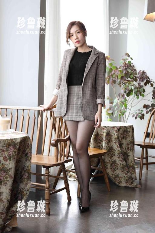 魔镜街拍 - 在办公室穿黑丝的她……婷婷的工作日常，下载需谨慎