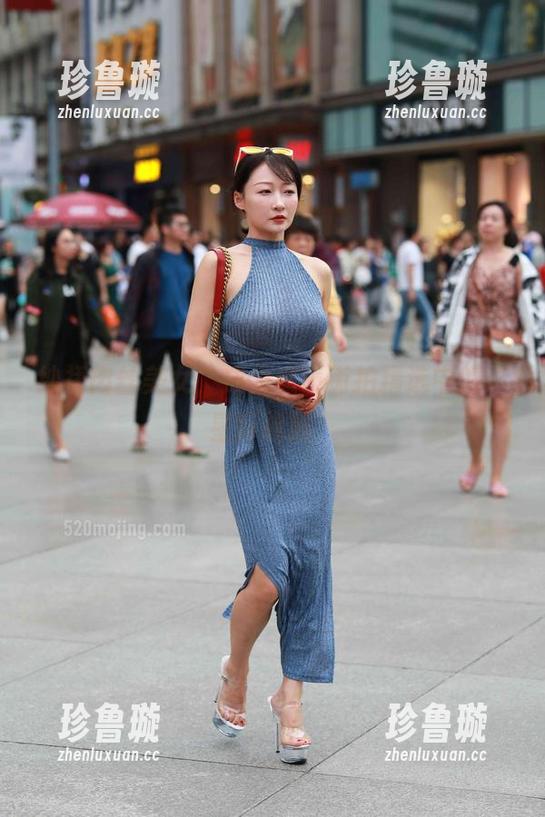 纱裙肉丝美女，成为魔镜街拍精选中的“星际战舰”