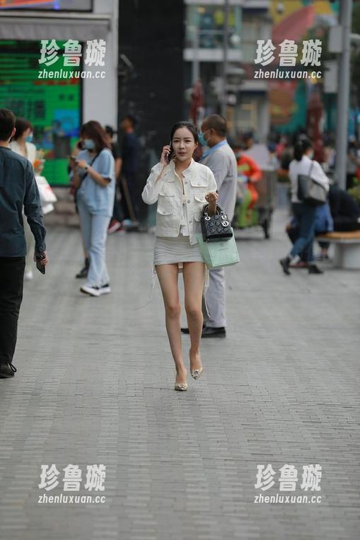 魔镜街拍原图：当12月的微醺变成咱们的“年度流行”！